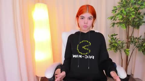 Snapshot of maddy_bennet chatting on February 19, 2025, 7:17 am Maddy Please help me with your thumbs up its important online show from February 19, 2025, 7:17 am