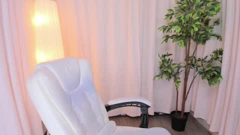 Snapshot of maddy_bennet chatting on February 20, 2025, 10:05 am Maddy Please help me with your thumbs up its important online show from February 20, 2025, 10:05 am