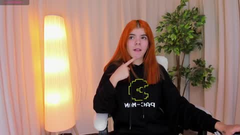 Snapshot of maddy_bennet chatting on February 26, 2025, 4:25 am Maddy Please help me with your thumbs up its important online show from February 26, 2025, 4:25 am