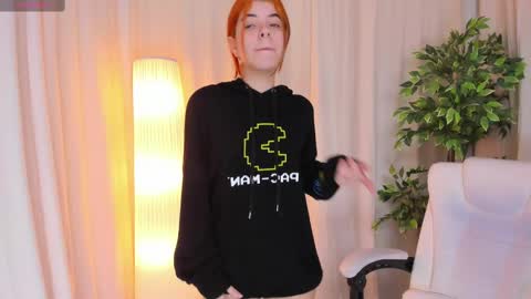 Snapshot of maddy_bennet chatting on February 27, 2025, 7:44 am Maddy Please help me with your thumbs up its important online show from February 27, 2025, 7:44 am