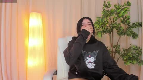 Snapshot of maddy_bennet chatting on March 6, 2025, 4:08 am Maddy Please help me with your thumbs up its important online show from March 6, 2025, 4:08 am