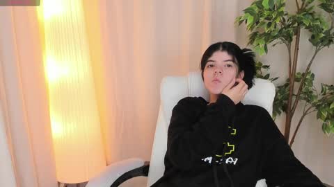 Snapshot of maddy_bennet chatting on March 7, 2025, 7:30 am Maddy Please help me with your thumbs up its important online show from March 7, 2025, 7:30 am