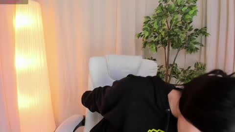 Snapshot of maddy_bennet chatting on March 11, 2025, 7:37 am Maddy Please help me with your thumbs up its important online show from March 11, 2025, 7:37 am