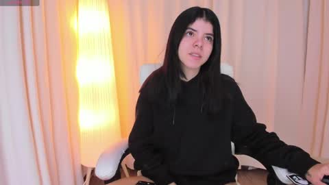 Snapshot of maddy_bennet chatting on March 12, 2025, 5:02 am Maddy Please help me with your thumbs up its important online show from March 12, 2025, 5:02 am