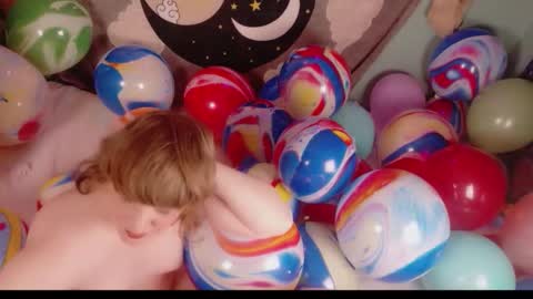 Snapshot of maddy_cat chatting on December 16, 2025, 2:11 pm Maddy Cat online show from December 16, 2025, 2:11 pm