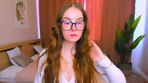 maddy_gate online show from April 1, 2026, 4:04 pm