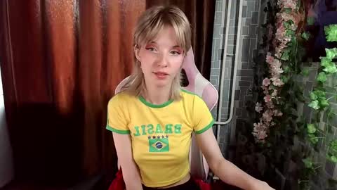 Snapshot of madelaines chatting on May 15, 2026, 3:02 am madelaines online show from May 15, 2026, 3:02 am