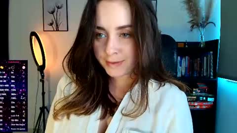 madelamee online show from July 28, 2026, 7:04 pm
