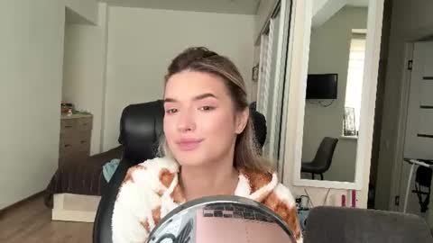 Snapshot of madelenequirk chatting on July 9, 2026, 9:02 am Alisa online show from July 9, 2026, 9:02 am