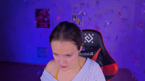 Snapshot of madeline_doll chatting on November 16, 2025, 8:14 pm Madeline online show from November 16, 2025, 8:14 pm