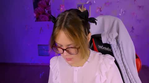 Snapshot of madeline_doll chatting on November 17, 2025, 6:57 pm Madeline online show from November 17, 2025, 6:57 pm