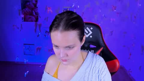 Snapshot of madeline_doll chatting on November 21, 2025, 8:35 am Madeline online show from November 21, 2025, 8:35 am