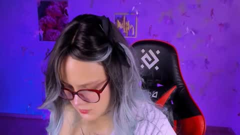 Snapshot of madeline_doll chatting on November 28, 2025, 5:10 am Madeline online show from November 28, 2025, 5:10 am