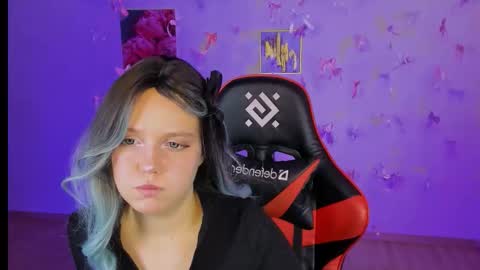 Snapshot of madeline_doll chatting on December 4, 2025, 8:39 pm Madeline online show from December 4, 2025, 8:39 pm