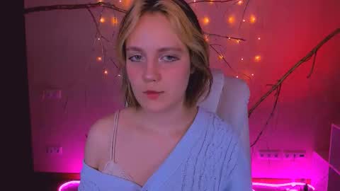 Snapshot of madeline_doll chatting on February 24, 2026, 7:56 pm Madeline online show from February 24, 2026, 7:56 pm