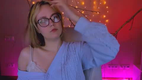 Snapshot of madeline_doll chatting on February 25, 2026, 8:07 pm Madeline online show from February 25, 2026, 8:07 pm