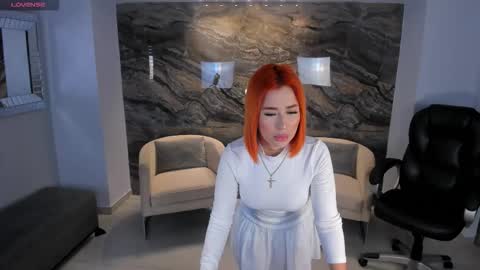 Snapshot of madelinefox_ chatting on September 30, 2025, 9:36 am Madeline online show from September 30, 2025, 9:36 am