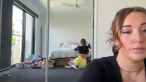 Snapshot of madelineharper chatting on September 19, 2025, 2:13 am Madeline Harper online show from September 19, 2025, 2:13 am