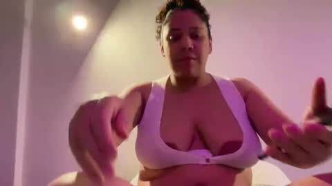 madellein online show from February 2, 2026, 12:53 am