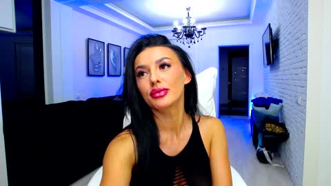 Snapshot of madena_ chatting on December 22, 2024, 6:37 pm Magda online show from December 22, 2024, 6:37 pm