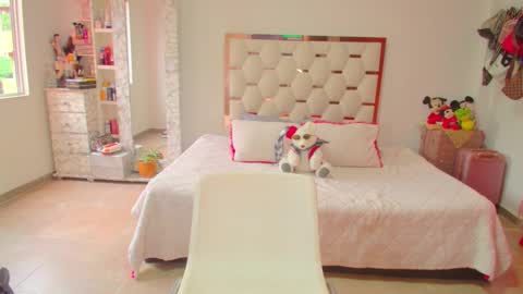 madelyn roses online show from November 27, 2025, 7:38 pm