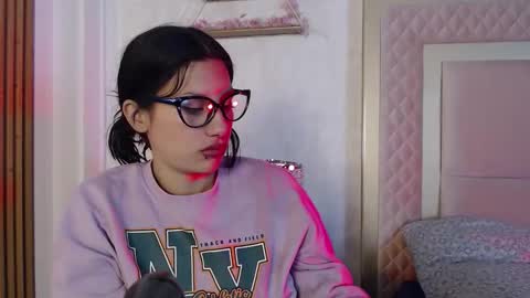 madhison_5 online show from April 6, 2026, 12:28 pm