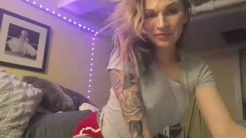 Snapshot of madie_ray chatting on January 8, 2026, 7:10 am Madie Ray online show from January 8, 2026, 7:10 am