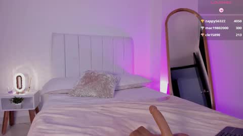 Snapshot of madison__evans chatting on March 5, 2025, 8:43 am Valentina   1030   530  -  online show from March 5, 2025, 8:43 am