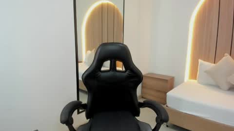 M A D I S O N online show from April 15, 2026, 8:09 pm