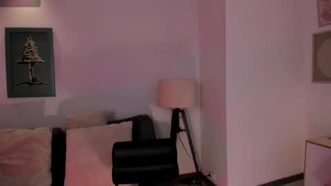 Maddi Collins online show from November 11, 2025, 8:09 pm