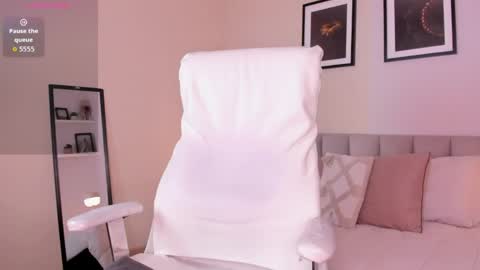 madisson_blue_ online show from May 21, 2026, 2:35 pm