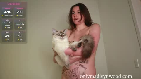 Snapshot of madisynwood chatting on December 7, 2024, 2:20 am Madisyn Wood online show from December 7, 2024, 2:20 am