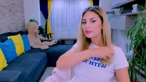 Snapshot of madyeroberts chatting on September 23, 2025, 10:57 pm Madye Roberts online show from September 23, 2025, 10:57 pm