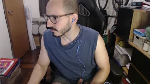 Snapshot of madziula chatting on December 4, 2024, 3:48 am Peter online show from December 4, 2024, 3:48 am