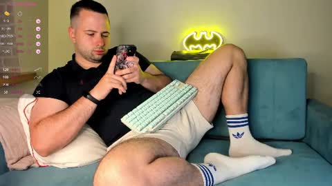 Snapshot of madzuru chatting on June 27, 2026, 1:32 am Gregory online show from June 27, 2026, 1:32 am