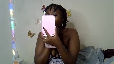 Maee online show from November 18, 2025, 6:56 pm