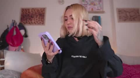 Maeve  schedule 11 am- 530 pm colombia time  online show from April 16, 2026, 2:29 pm