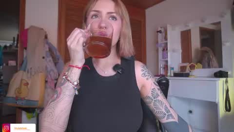 Snapshot of maeeve_ chatting on June 24, 2026, 12:48 pm Maeve schedule 11 am- 530 pm colombia time online show from June 24, 2026, 12:48 pm