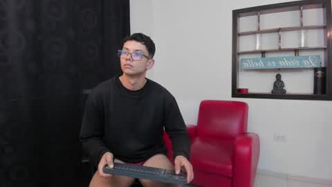 Snapshot of magic_boy01 chatting on December 2, 2024, 10:01 pm Damian Rivers online show from December 2, 2024, 10:01 pm