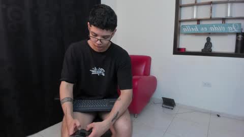 Snapshot of magic_boy01 chatting on December 7, 2024, 12:52 am Damian Rivers online show from December 7, 2024, 12:52 am