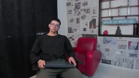 Snapshot of magic_boy01 chatting on December 19, 2024, 5:18 pm Damian Rivers online show from December 19, 2024, 5:18 pm