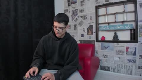 Snapshot of magic_boy01 chatting on December 22, 2024, 10:04 pm Damian Rivers online show from December 22, 2024, 10:04 pm