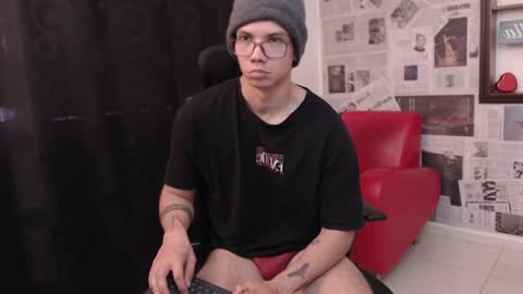 Snapshot of magic_boy01 chatting on January 27, 2025, 5:37 pm Damian Rivers online show from January 27, 2025, 5:37 pm