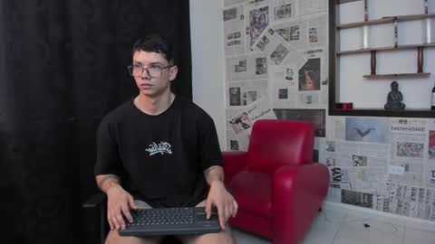 Snapshot of magic_boy01 chatting on February 5, 2025, 7:53 pm Damian Rivers online show from February 5, 2025, 7:53 pm