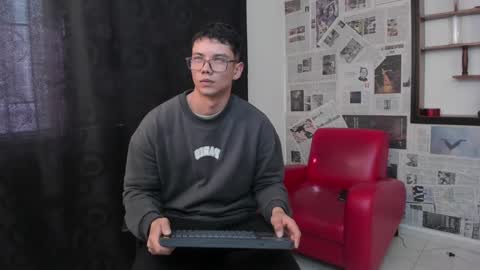 Snapshot of magic_boy01 chatting on February 6, 2025, 7:18 pm Damian Rivers online show from February 6, 2025, 7:18 pm