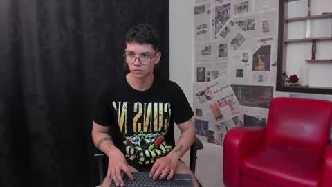 Snapshot of magic_boy01 chatting on February 14, 2025, 11:31 pm Damian Rivers online show from February 14, 2025, 11:31 pm