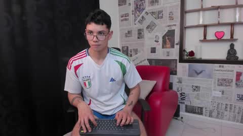 Snapshot of magic_boy01 chatting on February 15, 2025, 10:42 pm Damian Rivers online show from February 15, 2025, 10:42 pm