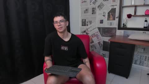 Snapshot of magic_boy01 chatting on February 27, 2025, 11:15 pm Damian Rivers online show from February 27, 2025, 11:15 pm