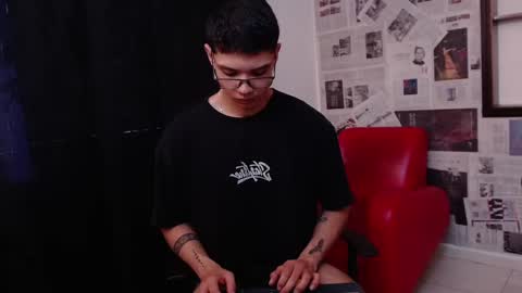 Snapshot of magic_boy01 chatting on March 3, 2025, 7:17 pm Damian Rivers online show from March 3, 2025, 7:17 pm