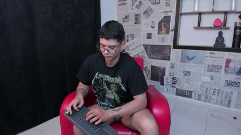 Snapshot of magic_boy01 chatting on March 4, 2025, 10:49 pm Damian Rivers online show from March 4, 2025, 10:49 pm